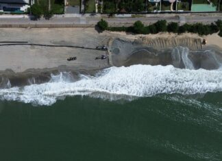 Obra de alargamento da faixa de areia da praia de Balneário Piçarras deve ser concluída até dia 10