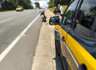 Motociclista “Superman” é interceptado na BR-116 em Mafra