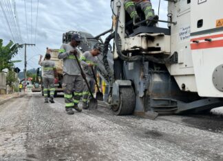 Secretaria de Obras inicia recuperação asfáltica da Rua Júlia da Costa Flores