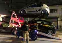 PRF intercepta racha na BR-101 e prende dois motoristas em São José (SC)