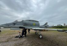 Museu Oceanográfico Univali recebe caça A-4 Skyhawk como nova atração em Balneário Piçarras