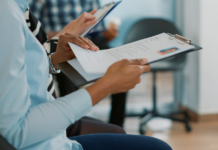 Evento gratuito em Balneário Piçarras orienta candidatos sobre currículo e entrevistas de emprego