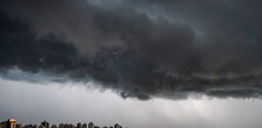 Inmet emite alerta de tempestade para toda Santa Catarina nesta sexta-feira