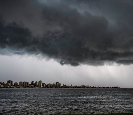 Inmet emite alerta de tempestade para toda Santa Catarina nesta sexta-feira