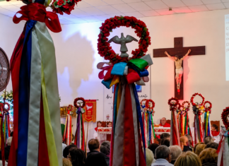Sorteio define novo casal imperial da Festa do Divino em Penha neste domingo; veja os nomes