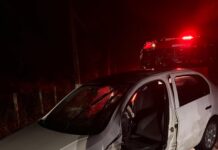 Motorista fica preso às ferragens após colisão frontal em Araquari; outro condutor foge do local