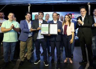 Governo do Estado entrega licença para alargamento da faixa de areia na Praia de Meia Praia em Itapema