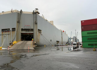 Porto de Itajaí recebe navio com 739 veículos e chega à quinta operação roll-on/roll-off em 2026