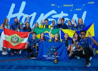 Estudantes da Escola SESI de Referência de Itajaí conquistam prêmio de Champion’s Award Finalist em Mundial de Robótica nos EUA