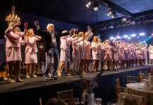 Havan encanta público no chá da Rede Feminina com desfile e show de Moacyr Franco em Brusque