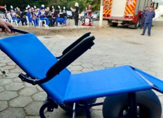 Penha recebe novas cadeiras anfíbias para garantir inclusão no acesso ao mar
