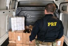 PRF flagra furgão com cigarros contrabandeados do Paraguai e R$ 88 mil em dinheiro