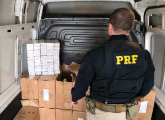 PRF flagra furgão com cigarros contrabandeados do Paraguai e R$ 88 mil em dinheiro