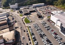 Motoristas formam filas nos postos Havan durante o Dia do Imposto Zero
