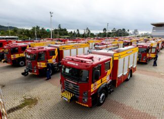 Governo do Estado entrega 56 caminhões ao Corpo de Bombeiros de SC
