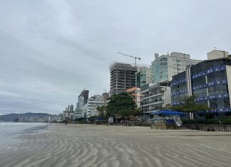 Ministério Público pede suspensão de obra de alargamento da Meia Praia e questiona estudos ambientais em Itapema