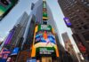 Véio da Havan invade Times Square e surpreende brasileiros em Nova Iorque
