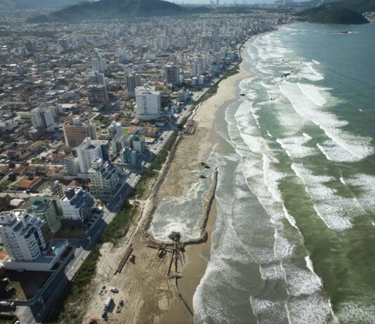 Alargamento da Praia do Gravatá deve ser concluído em 15 dias