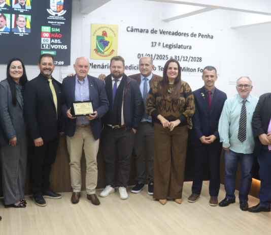 Câmara de Penha concede Moção de Aplauso à Hugo Loth