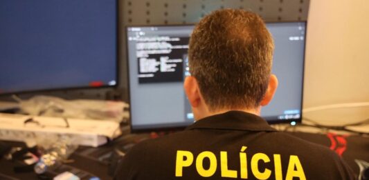 PF faz operação contra anúncios digitais fraudulentos que simulavam serviços públicos