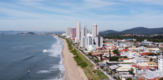 Associação de Moradores do Bairro Tabuleiro defende revisão do Plano Diretor após decisão judicial que suspendeu licenciamentos na orla de Barra Velha
