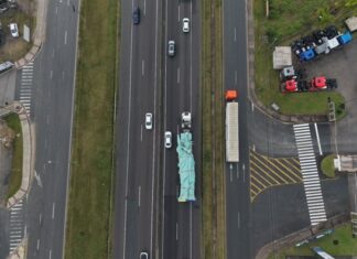 Estátua da Liberdade percorrerá mais de três mil quilômetros até a Havan de Ariquemes (RO)