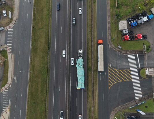Estátua da Liberdade percorrerá mais de três mil quilômetros até a Havan de Ariquemes (RO)