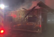 Incêndio atinge escritório de empresa em Navegantes e mobiliza Corpo de Bombeiros