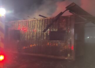 Incêndio atinge escritório de empresa em Navegantes e mobiliza Corpo de Bombeiros