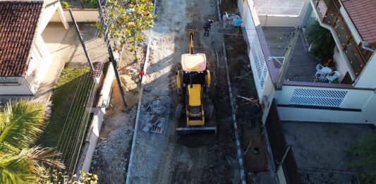Prefeitura de Balneário Piçarras avança com obras de pavimentação em diferentes regiões da cidade
