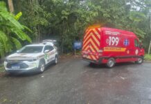 Homem é encontrado sem vida em costão da Praia do Bananal, em Penha