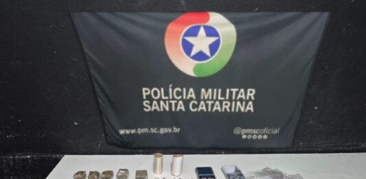 Polícia Militar prende dois suspeitos por tráfico de drogas e apreende entorpecentes em Navegantes