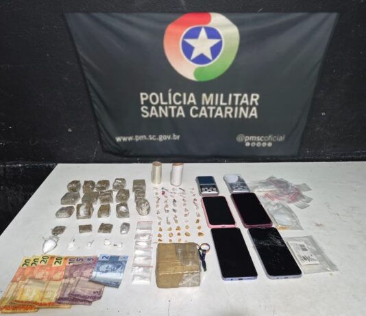 Polícia Militar prende dois suspeitos por tráfico de drogas e apreende entorpecentes em Navegantes