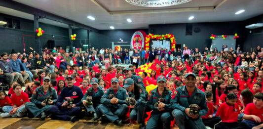 Programa Bombeiro Mirim forma 450 estudantes da rede municipal de Barra Velha