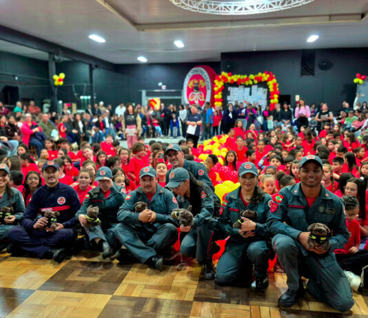 Programa Bombeiro Mirim forma 450 estudantes da rede municipal de Barra Velha