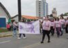 Caminhada reúne cerca de 300 pessoas e abre programação do Agosto Lilás em Balneário Piçarras