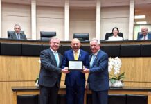 Luciano Hang é homenageado na Alesc durante sessão especial pelos 78 anos da Fecomércio-SC e 80 anos do Sesc e do Senac