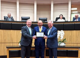 Luciano Hang é homenageado na Alesc durante sessão especial pelos 78 anos da Fecomércio-SC e 80 anos do Sesc e do Senac
