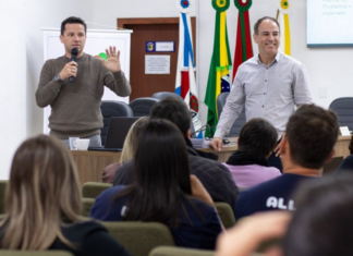 Curso da Escola Legislativa Popular capacita entidades sobre acesso a recursos públicos e prestação de contas