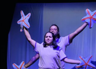 Espetáculo “Primeiríssimo Azul” leva teatro para bebês a Itajaí