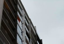 Incêndio em apartamento no 10º andar mobiliza bombeiros em Home Club São Vicente