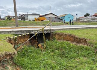 Erosão avança na Praia do Tabuleiro e moradores cobram providências após alerta da Defesa Civil