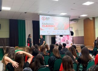 Bicampeã olímpica Fabiana Claudino é oficializada como embaixadora da Associação de Voleibol de Balneário Piçarras