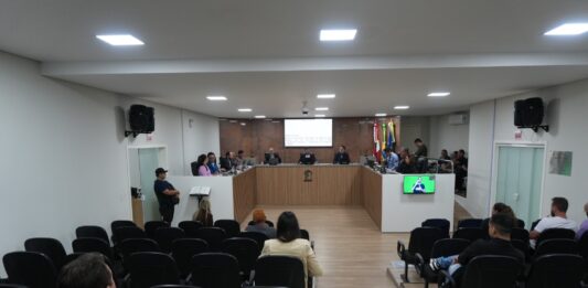 Câmara de Vereadores de Balneário Piçarras aprova projetos e concede homenagens na 40ª sessão